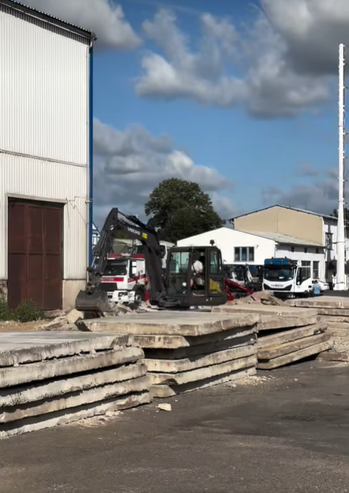 Výstavba nové montážní haly v CHARVÁT CTS a.s.