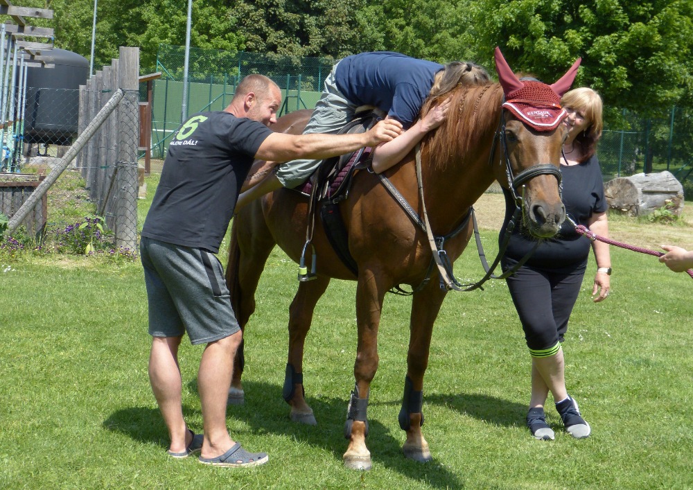 Vítěz Velké pardubické dělá radost i v důchodu
